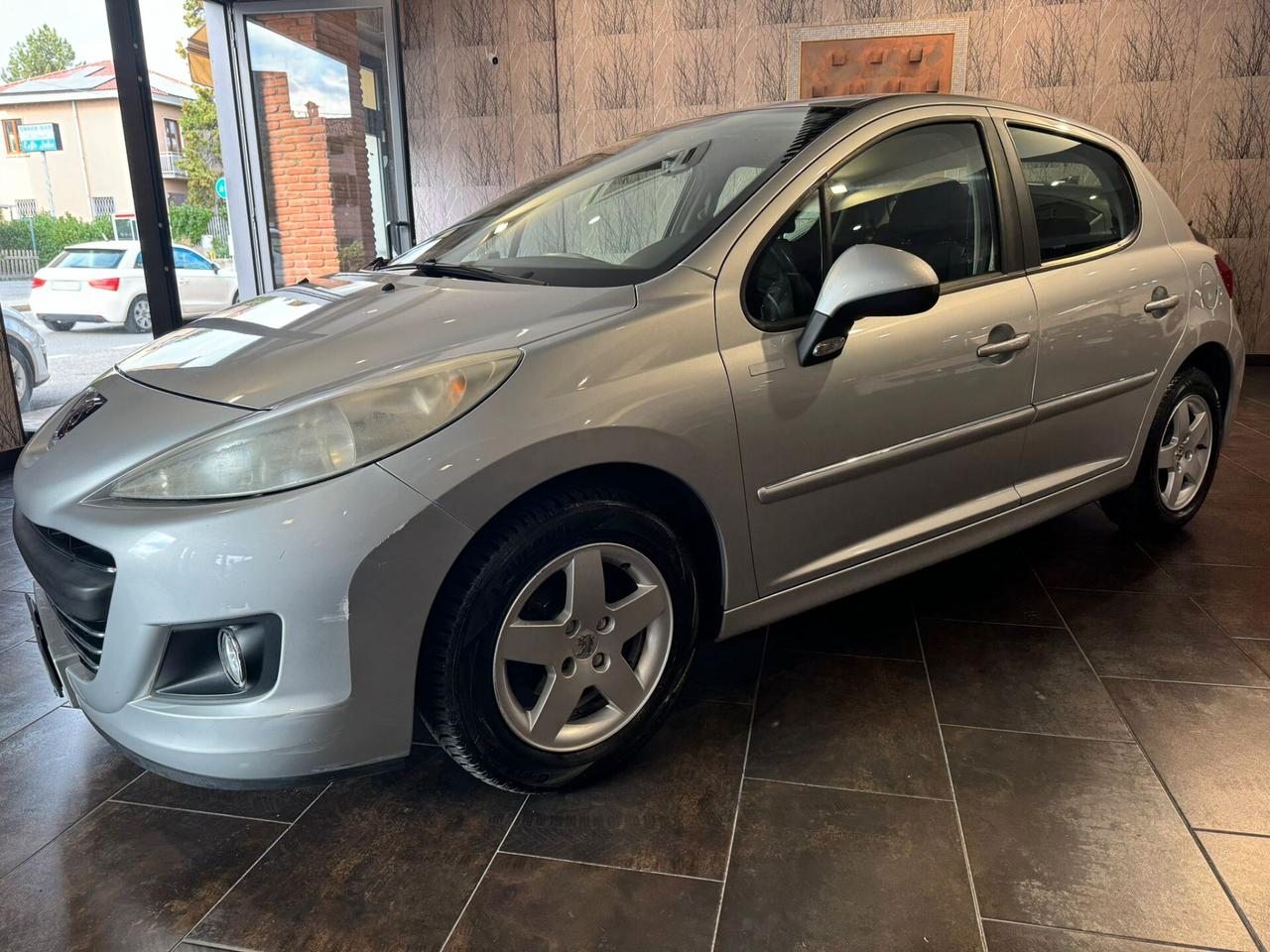 Peugeot 207 1.4 HDi 70CV 5p. Millesim 200