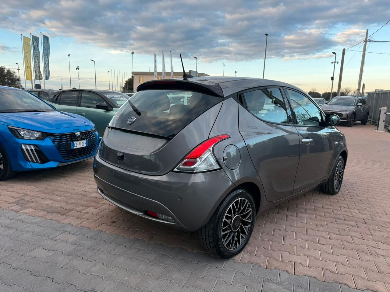 Lancia Ypsilon 1.0 FireFly 5 porte S&S Hybrid Platino