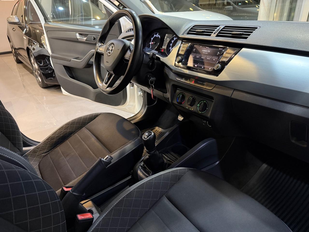 Skoda Fabia Berlina 1.0 mpi Business 75cv NEOPATENTATI !!