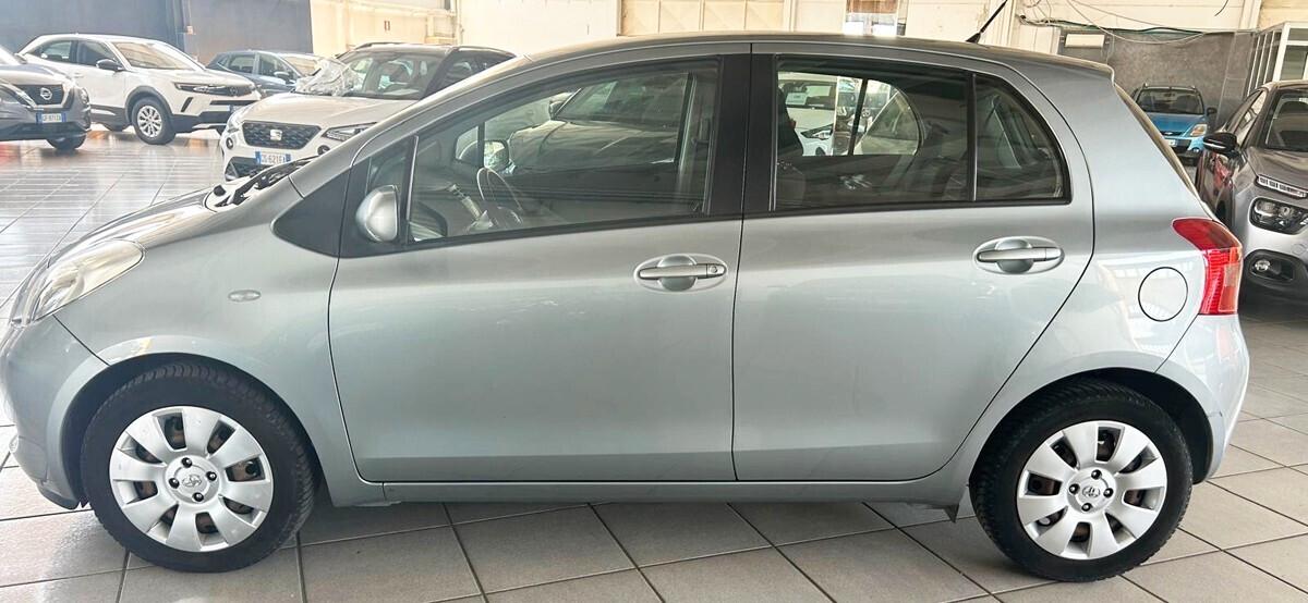 Toyota Yaris 1.3 5 porte Luna