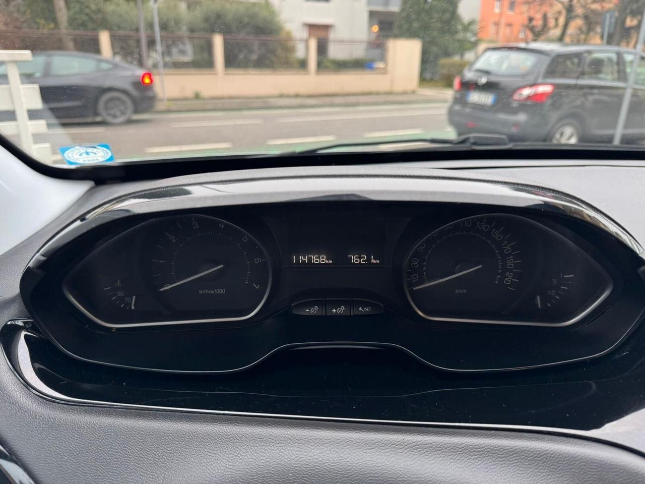 PEUGEOT 208 PureTech 82 5p ALLURE NEOPAT