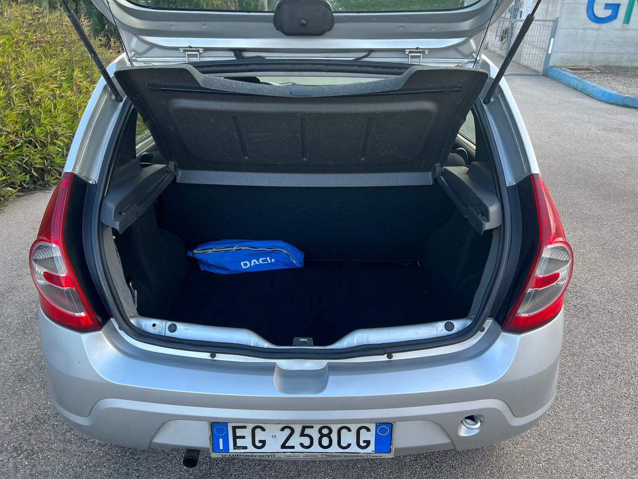 Dacia Sandero 1.2 16V BLACKLINE (55kw)