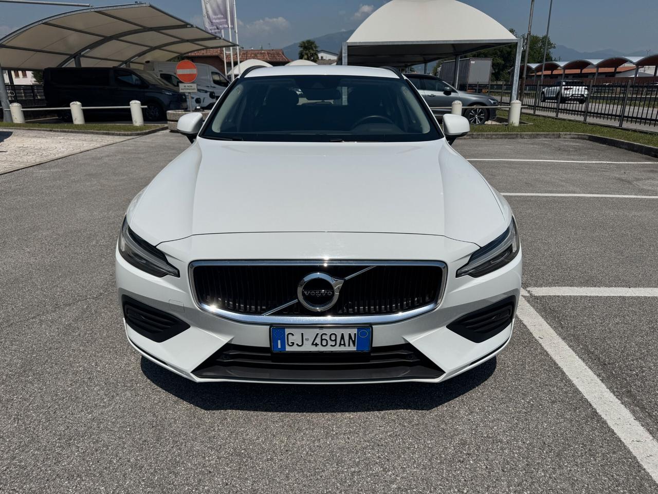 Volvo V60 B4 (Diesel/Hybrid) Automatico Momentum Bsn.
