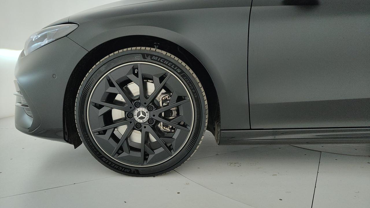 Mercedes-Benz CLA 250+ con tecnologia EQ