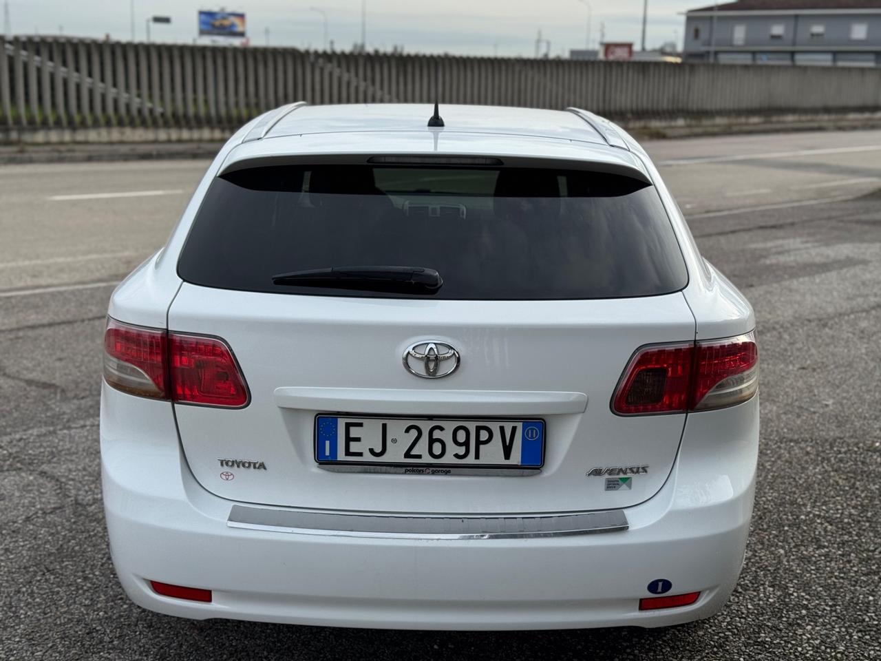 Toyota Avensis 2.0 D-4D 126cv Solo per Export