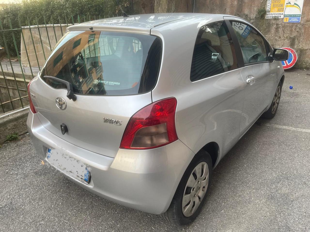Toyota Yaris 1.0 3 porte