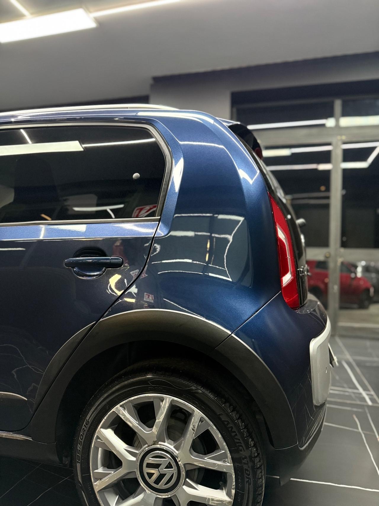 Volkswagen up! 1.0 75 CV 5p. cross ASG