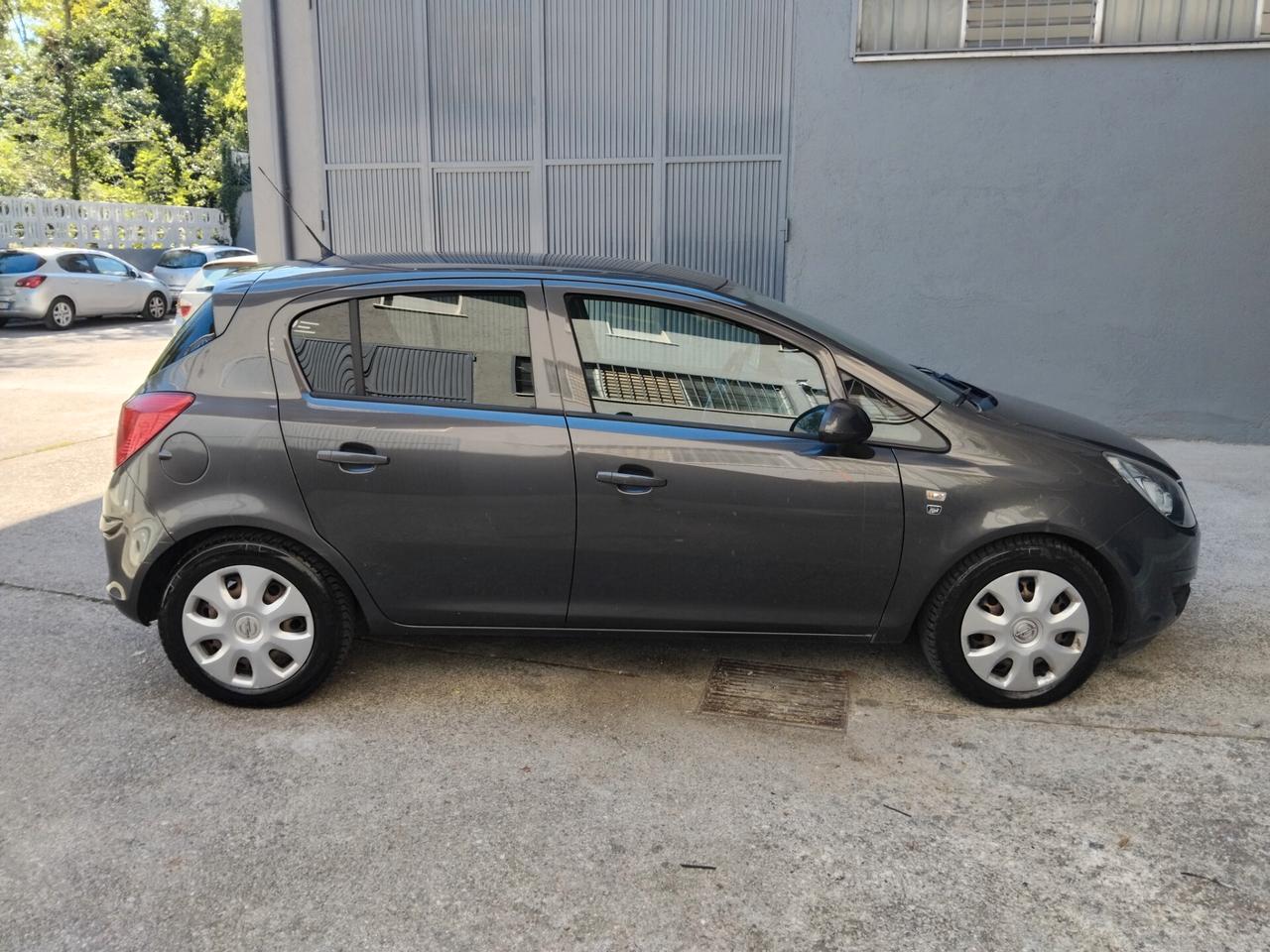 Opel Corsa 1.2 benzina automatica