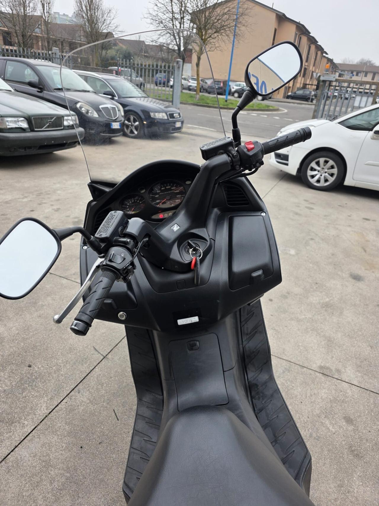 Honda Silver Wing 400cc