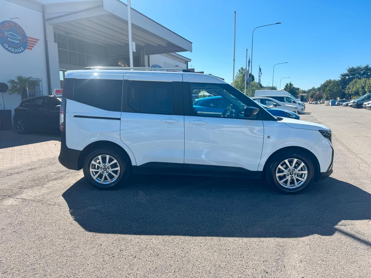 Ford Tourneo Courier 1.0 EcoBoost Titanium