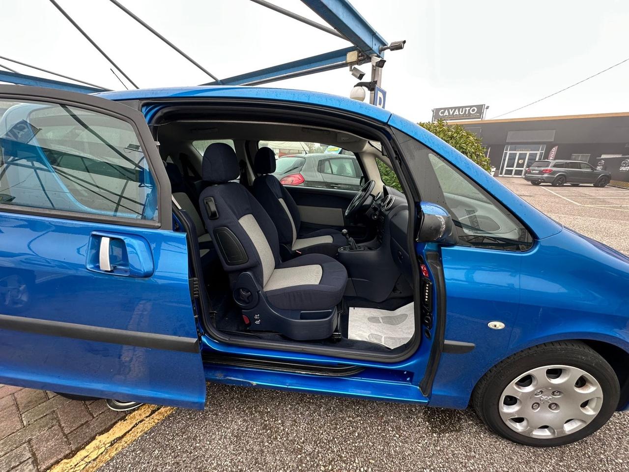 Peugeot 1007 Neopatentati 69€ al mese