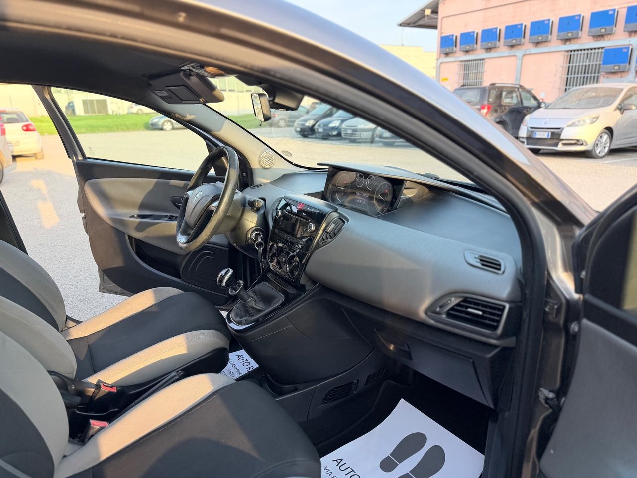 Lancia Ypsilon 0.9 TwinAir 85 CV 5 porte Metano Ecochic Gold