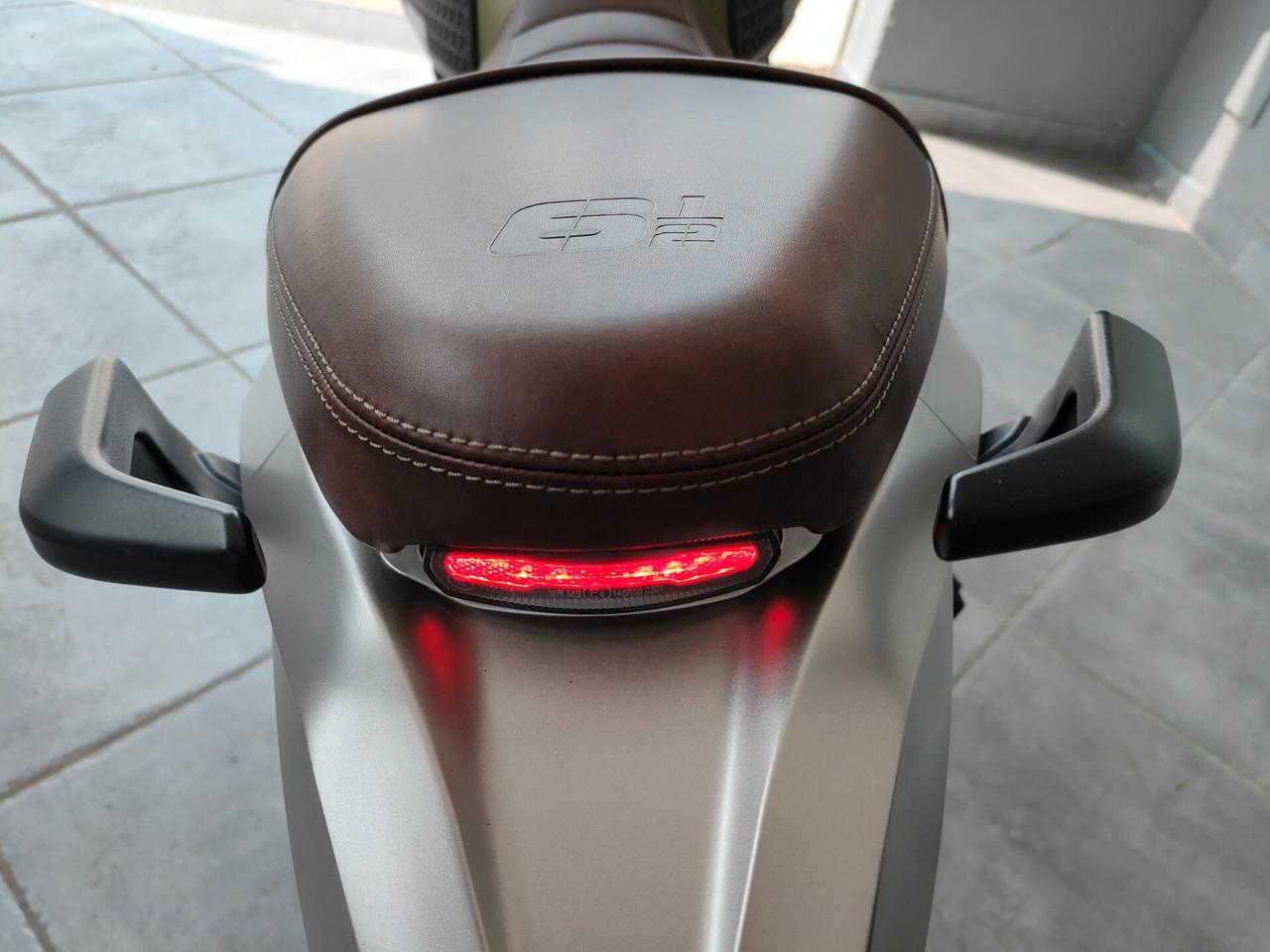 MOTO MORINI SEIEMEZZO SCR
