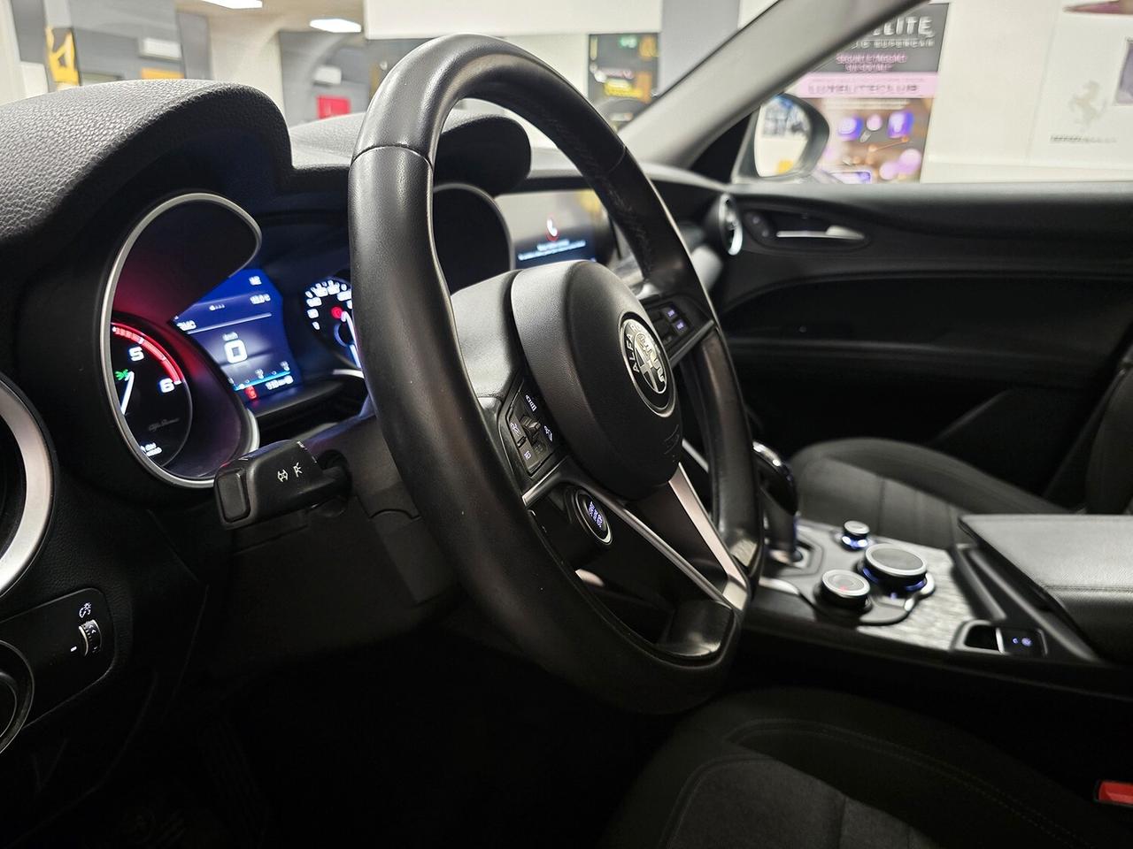 Alfa Romeo Stelvio 2.2T EXECUTIVE Q4 190CV 4X4_KEYLESS_SERVICE BOOK