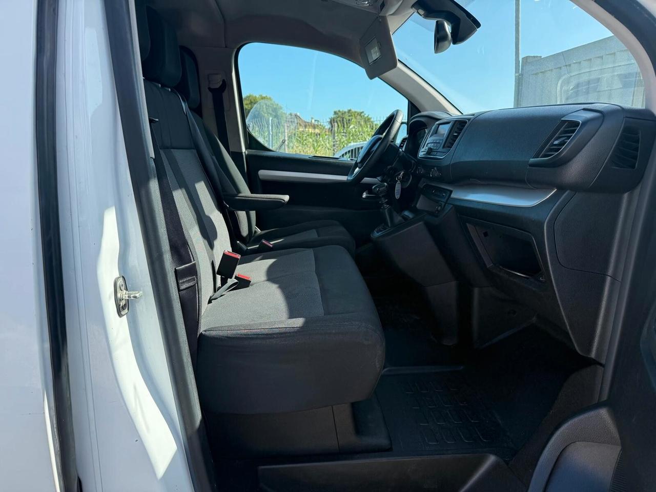 Peugeot Traveller BlueHDi 120 S&S Compact Active