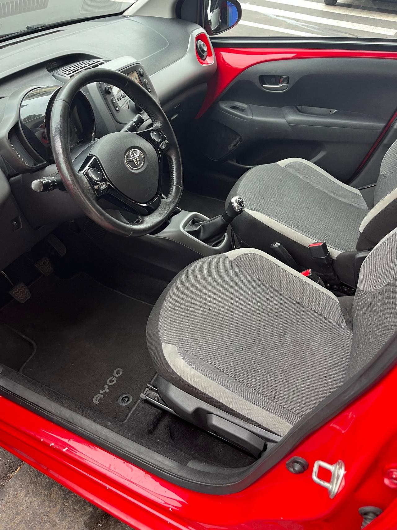 Toyota Aygo Connect 1.0 VVT-i 72 CV 5 porte x-clusiv