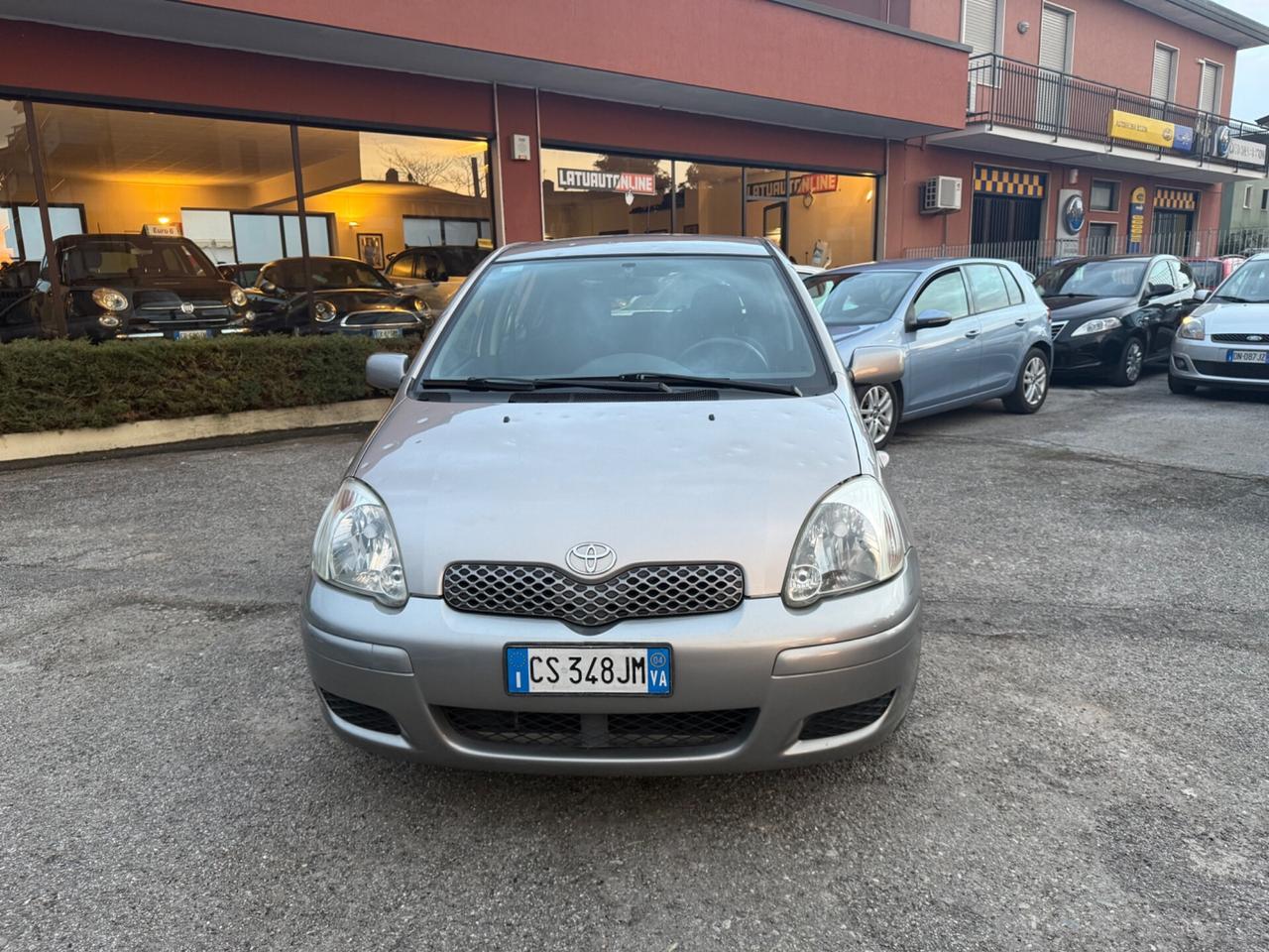 Toyota Yaris 1.0i 16V cat 5 porte Sol