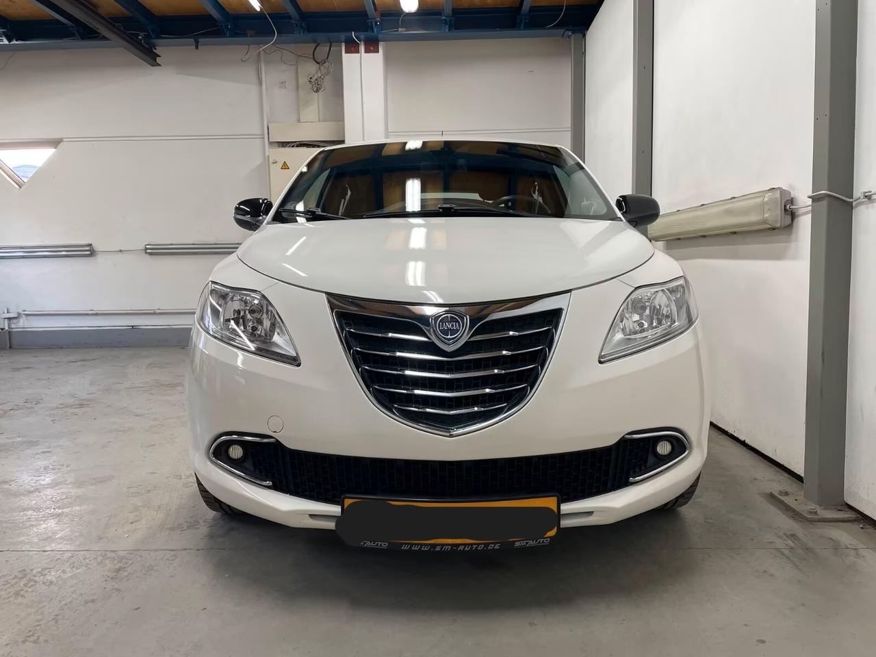 Lancia Ypsilon 1.3 MJT 16V 95 CV 5 porte S&S Elle ok neo patentati