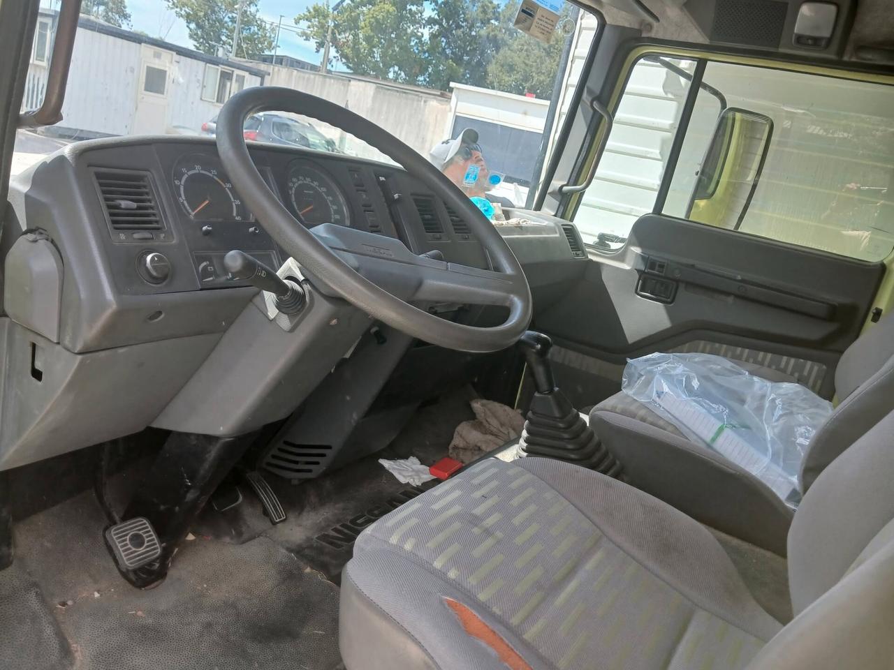 Nissan L-35 L-35.095 4.0 diesel PC-RG Cabinato MISTER PANINO CON LICENZA