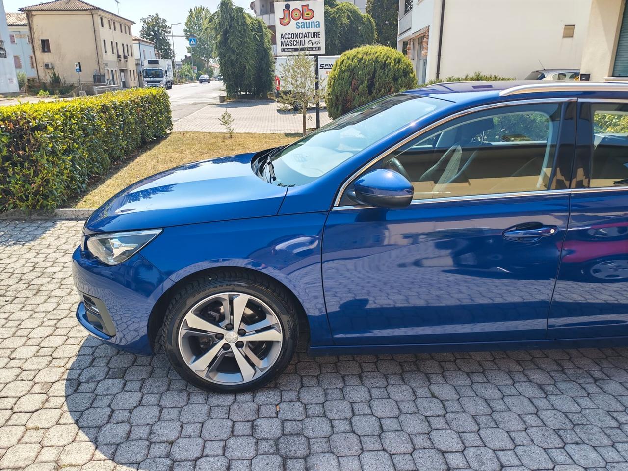 Peugeot 308 BlueHDi 130 S&S SW Allure