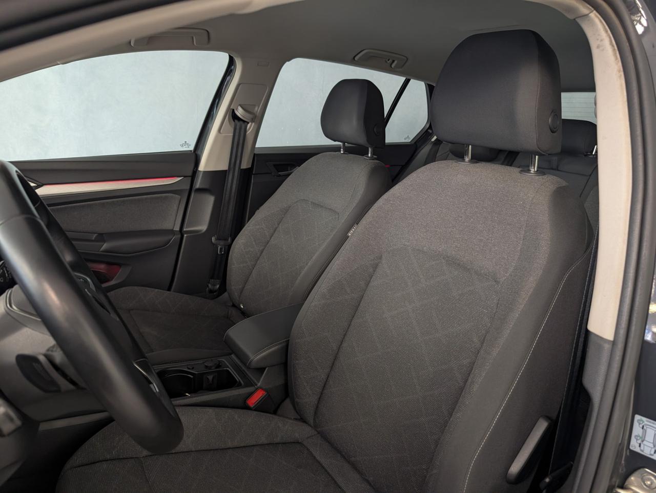 Volkswagen golf viii 1.0 eTSI 110cv DSG Life