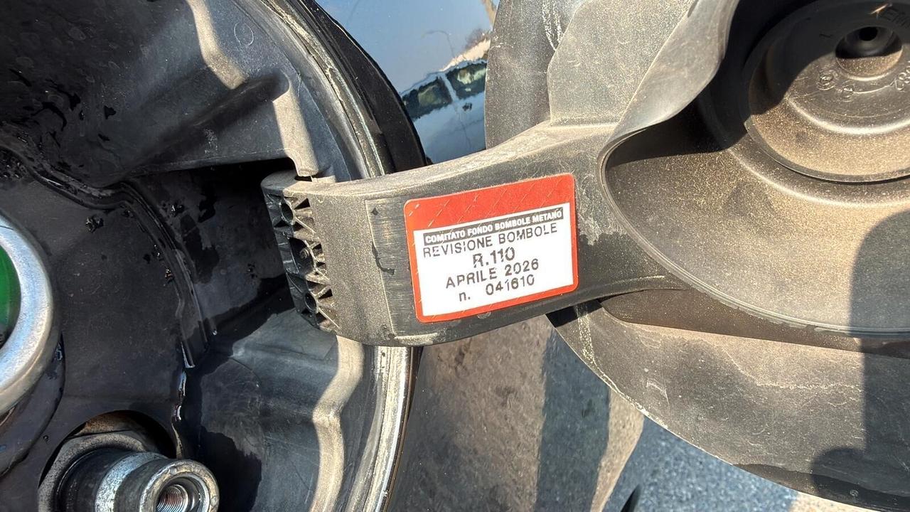 Lancia Ypsilon 0.9 TwinAir 85 CV 5 porte GPL Ecochic Gold