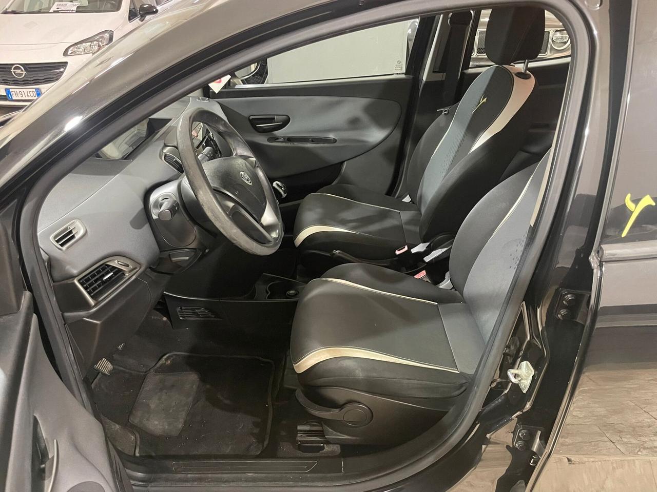Lancia Ypsilon 0.9 TwinAir 85 CV 5 porte Metano Ecochic Gold