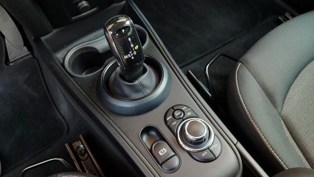 MINI Countryman One Autom LED-APPLE CARPLAY-NAVI-PDC-SED RISC