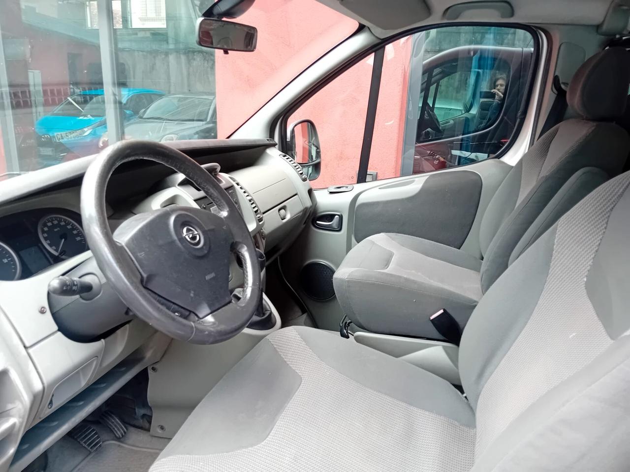 Opel Vivaro 8 POSTI