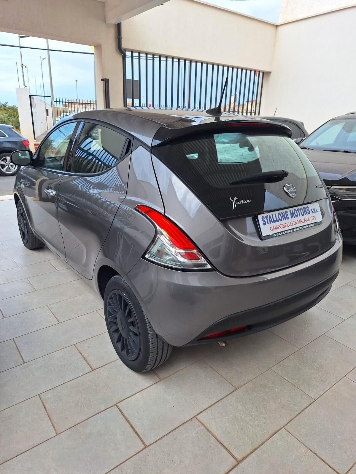 Lancia Ypsilon 1.0 FireFly S&S Hybrid Silver 2023