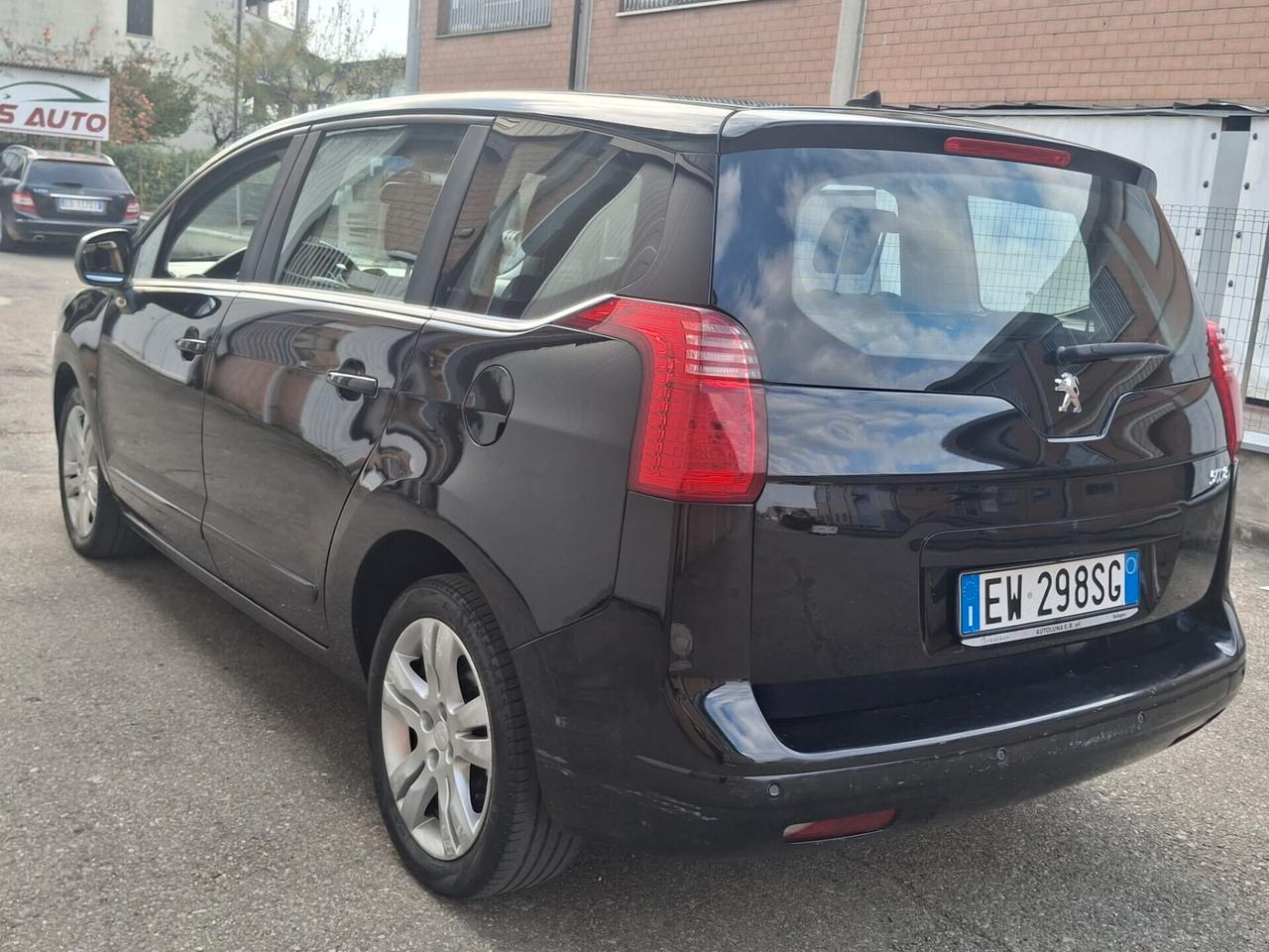 Peugeot 5008 1.6 HDi 115CV Allure 7 POSTI