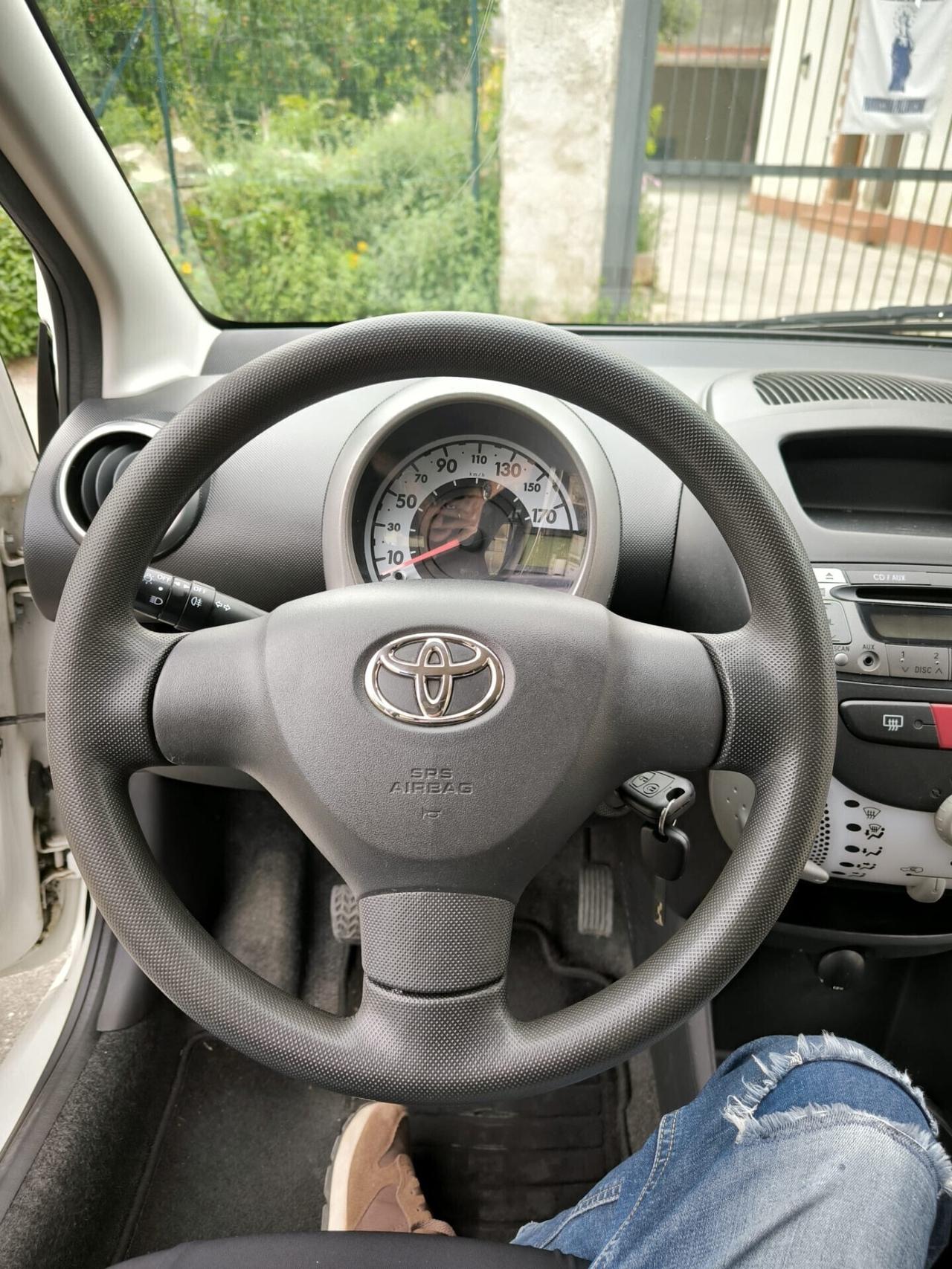 Toyota Aygo 1.0 12V VVT-i 5 porte Active Connect 2013