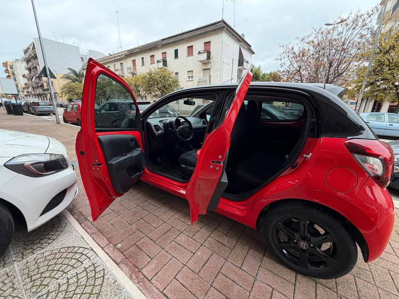 Peugeot 108 5 porte Allure 16.000KM