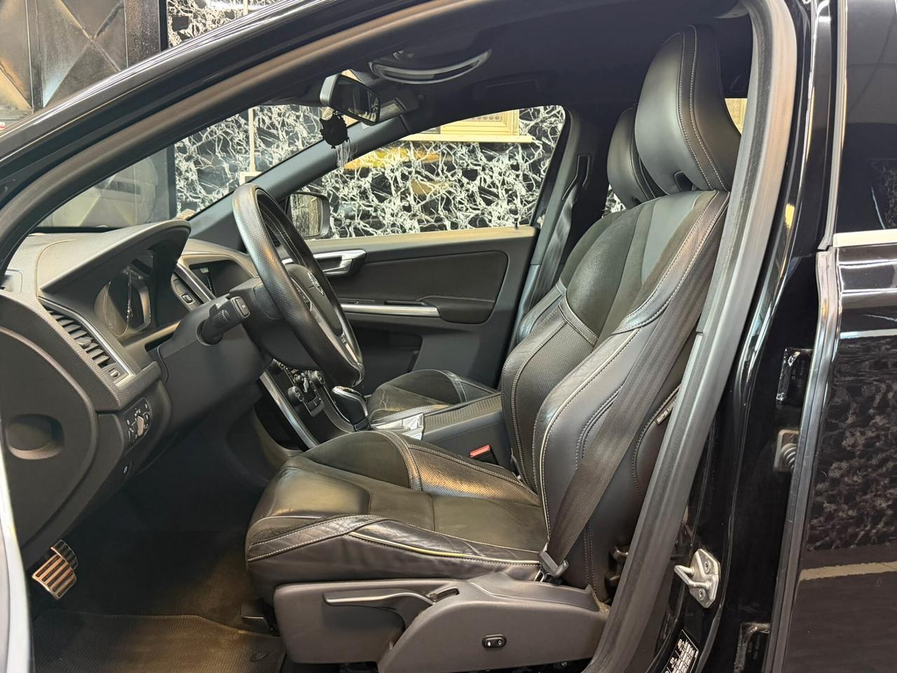 Volvo XC 60 XC60 D5 AWD Geartronic R-design