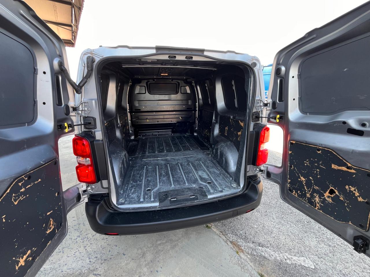 CITROËN JUMPY CLUB M BLUEHDI 100 S&S FURGONE
