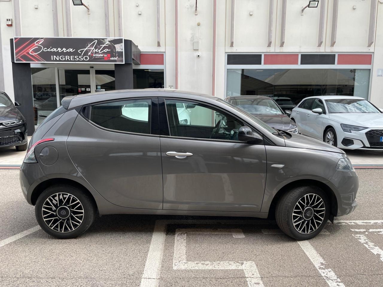 Lancia Ypsilon 1.0 FireFly 5 porte S&S Hybrid Platino
