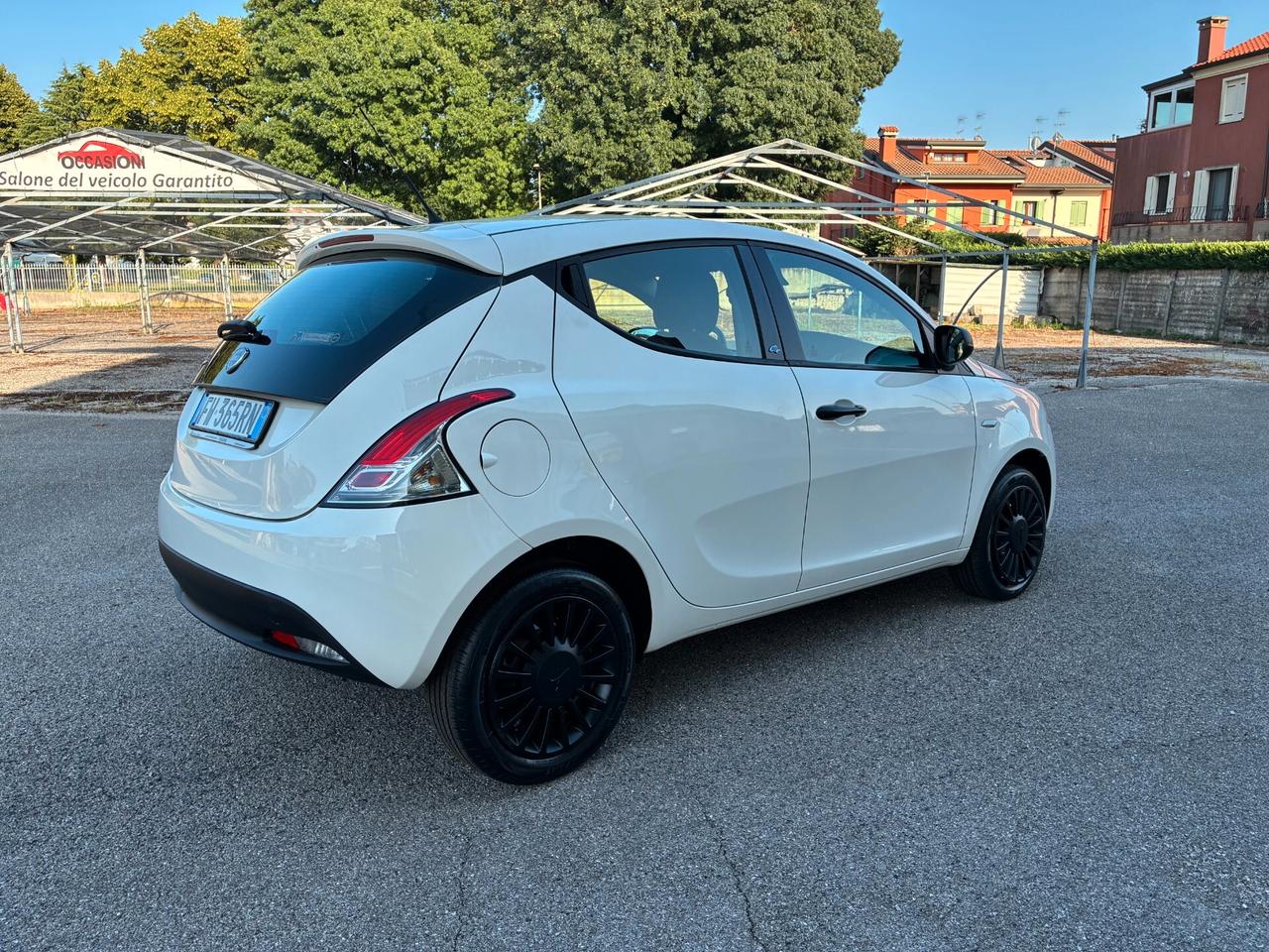 Lancia Ypsilon 1.2 69 CV Elefantino Blu 5 POSTI