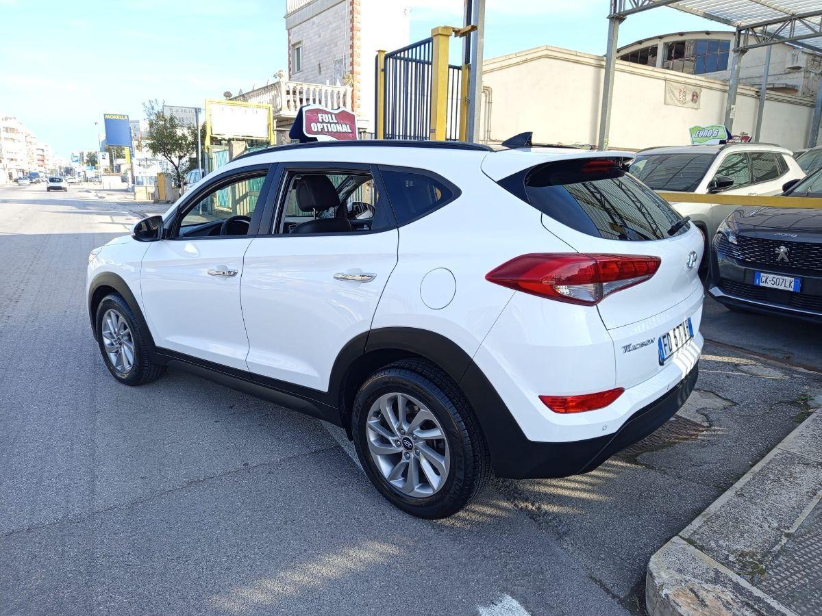 HYUNDAI Tucson 1.7 CRDi XPossible TETTO/NAV/PELLE