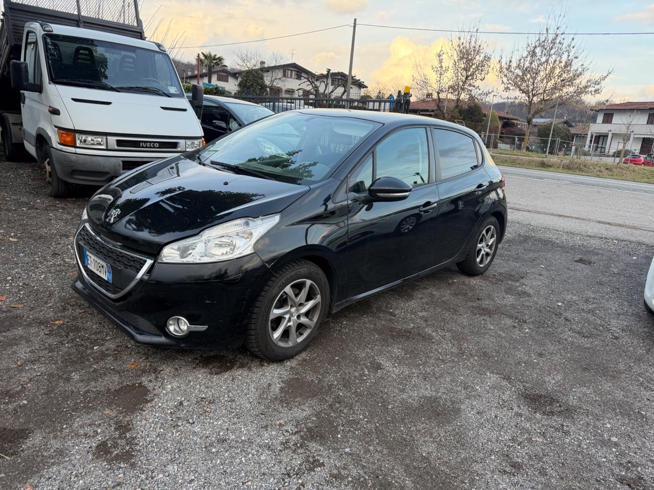 Peugeot 208 1.4 HDi 68 CV 5 porte Allure