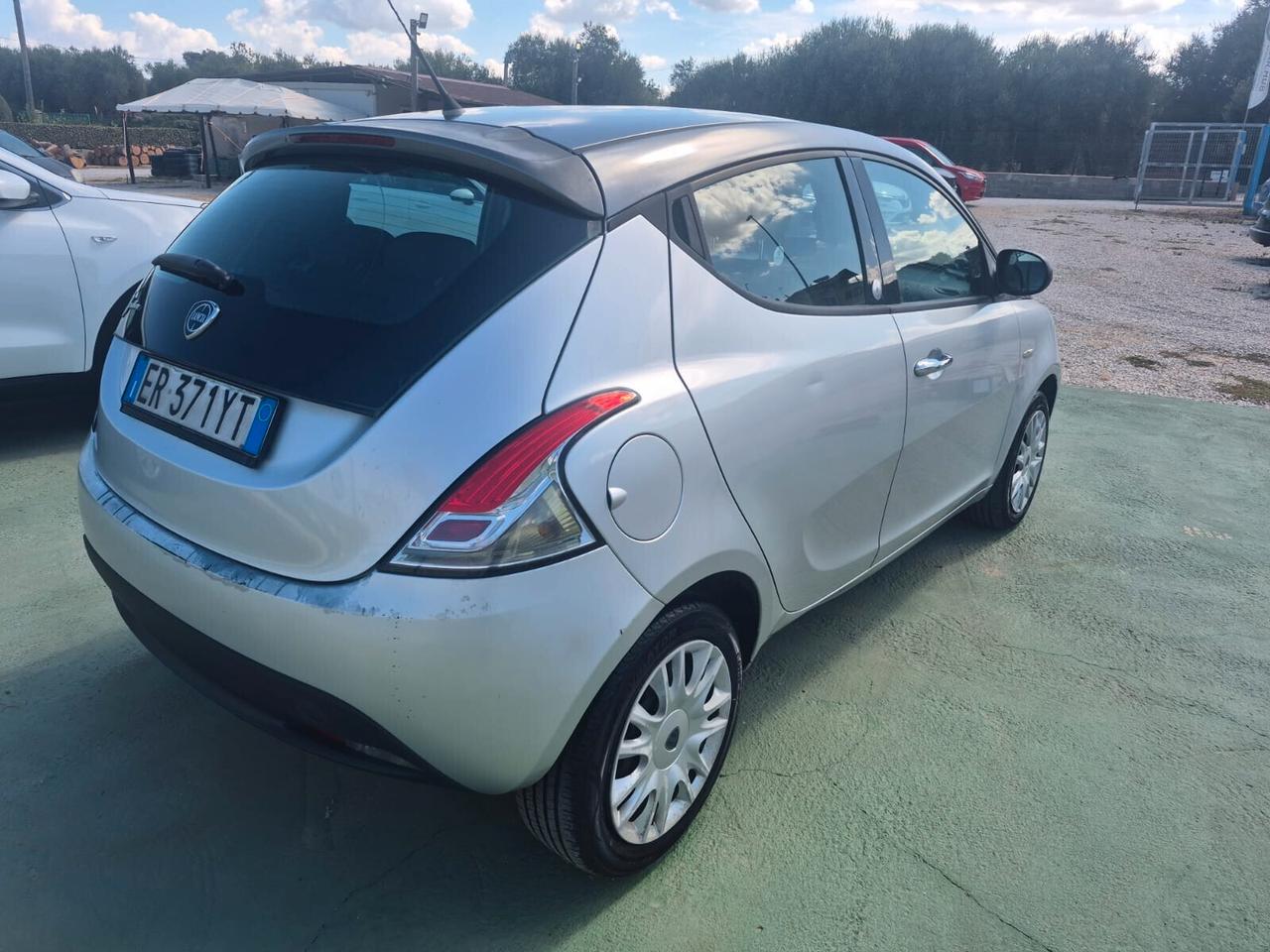 Lancia Ypsilon 1.2 69 CV 5 porte GPL Ecochic Silver