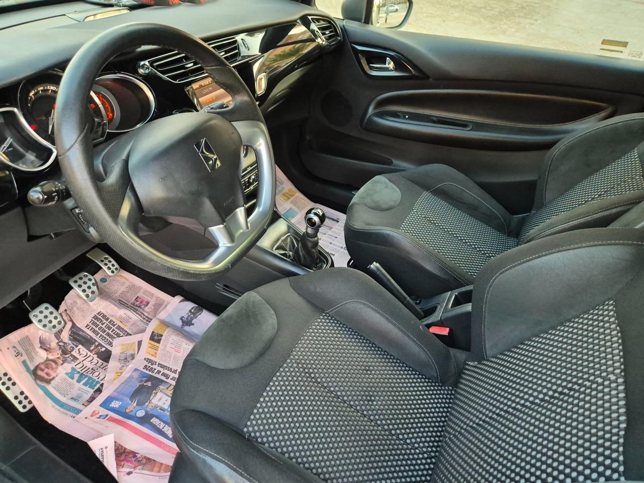 DS3 1.4 benzina just black 95cv nero opaco 2012