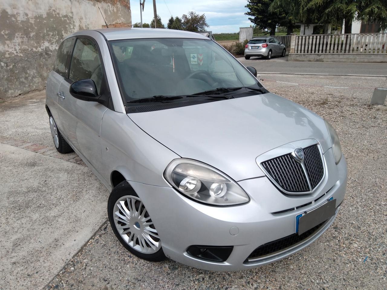 Lancia Ypsilon 1.3 MJT 75 CV Platinum x neopatentati