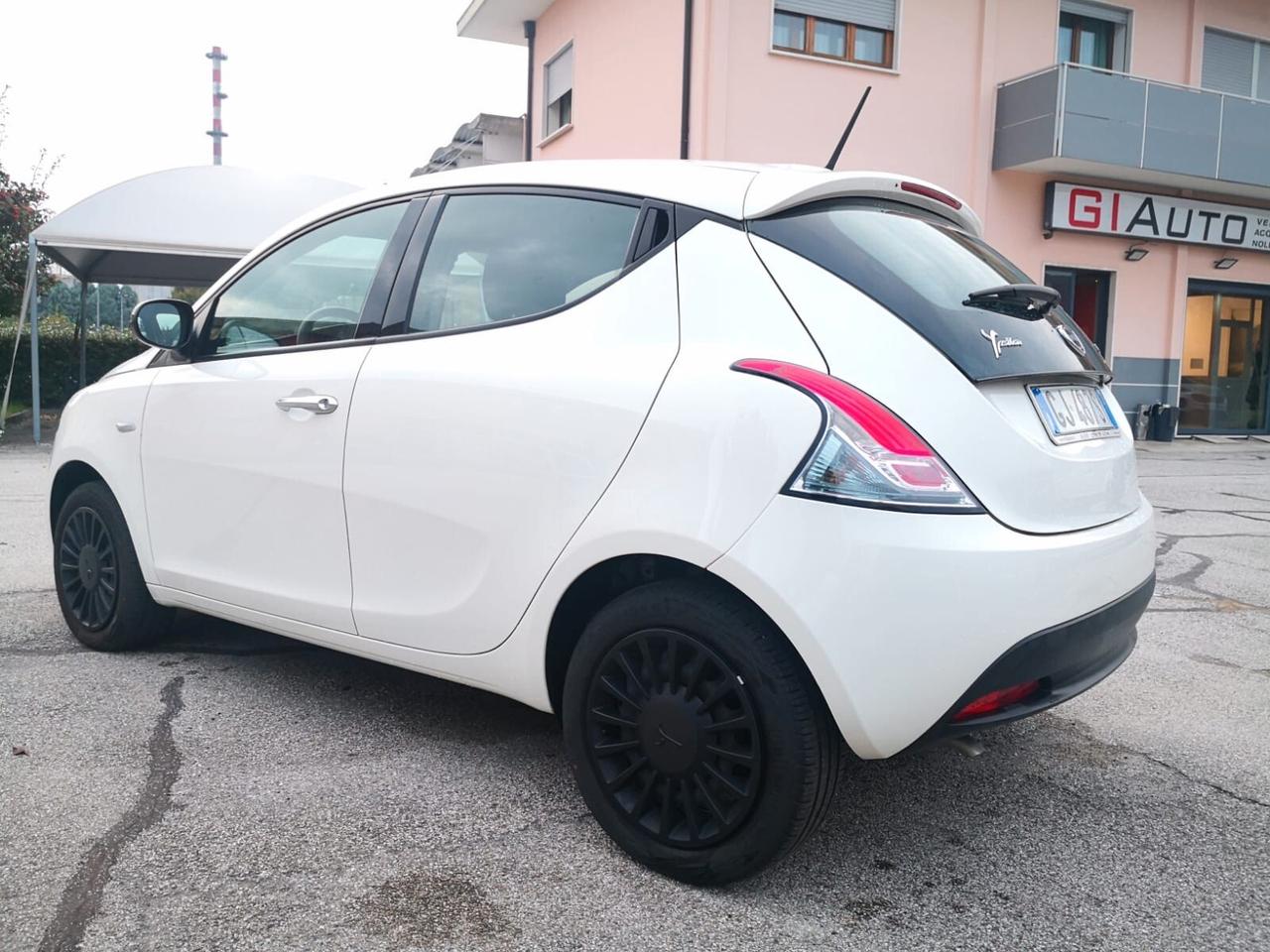 Lancia Ypsilon 1.0 Hybrid *** OK NEOPATENTATI ***