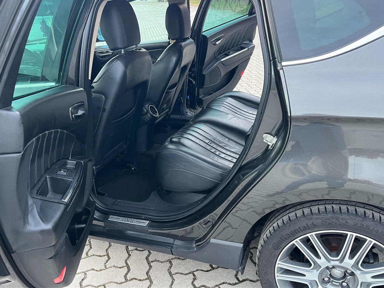 Lancia Delta 1.8 Di Turbo-Jet Sportronic Gold