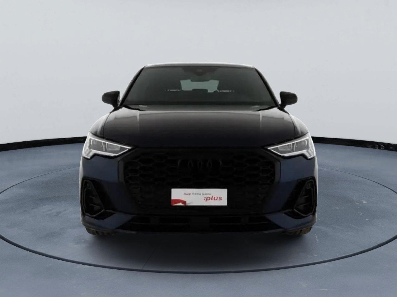 Audi Q3 Sportback 35 2.0 tdi Identity Black s-tronic