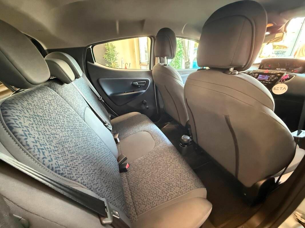 Lancia Ypsilon III 1.0 firefly hybrid Silver s&s 70cv 5p.ti