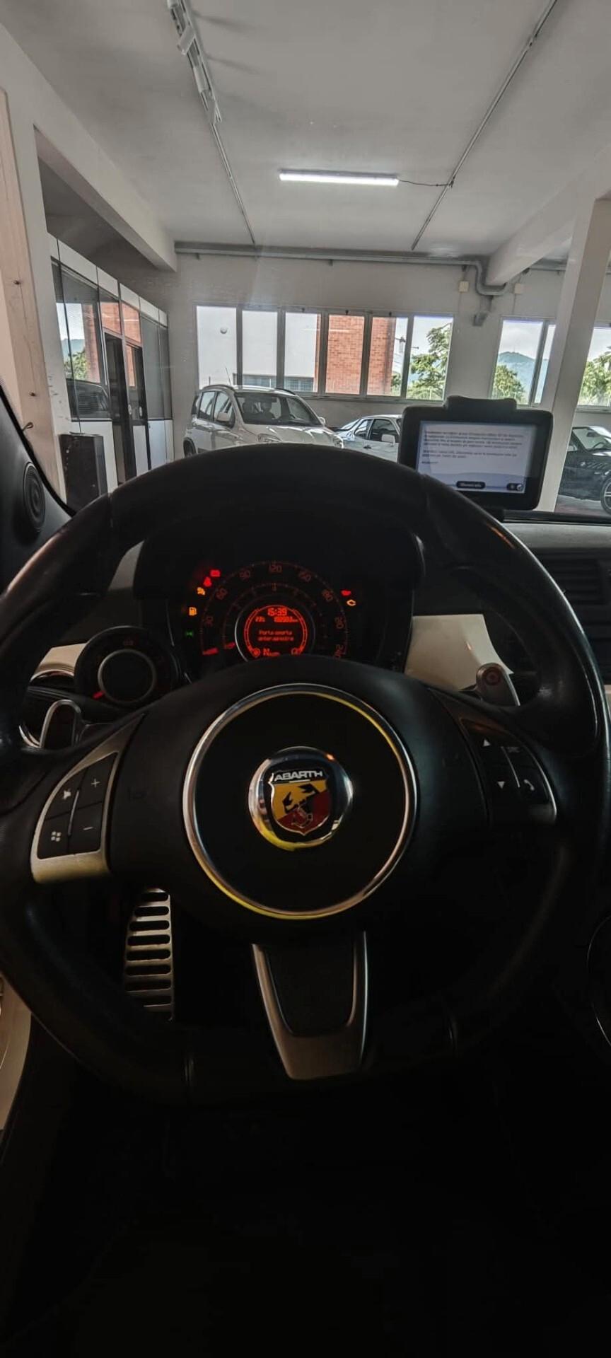 Abarth 500 C 1.4 Turbo T-Jet MTA Bicolore