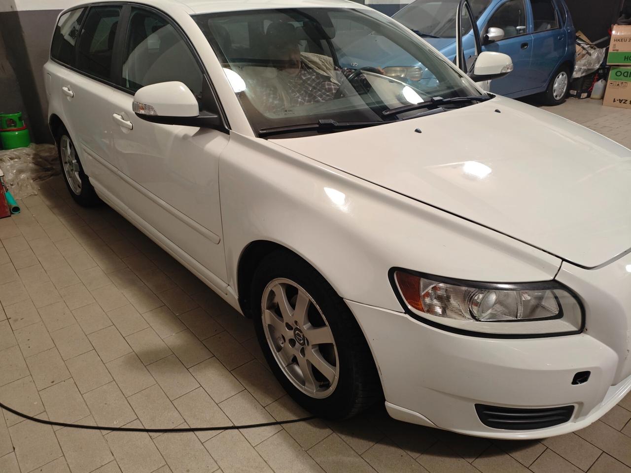 Volvo V50 D2 R-design