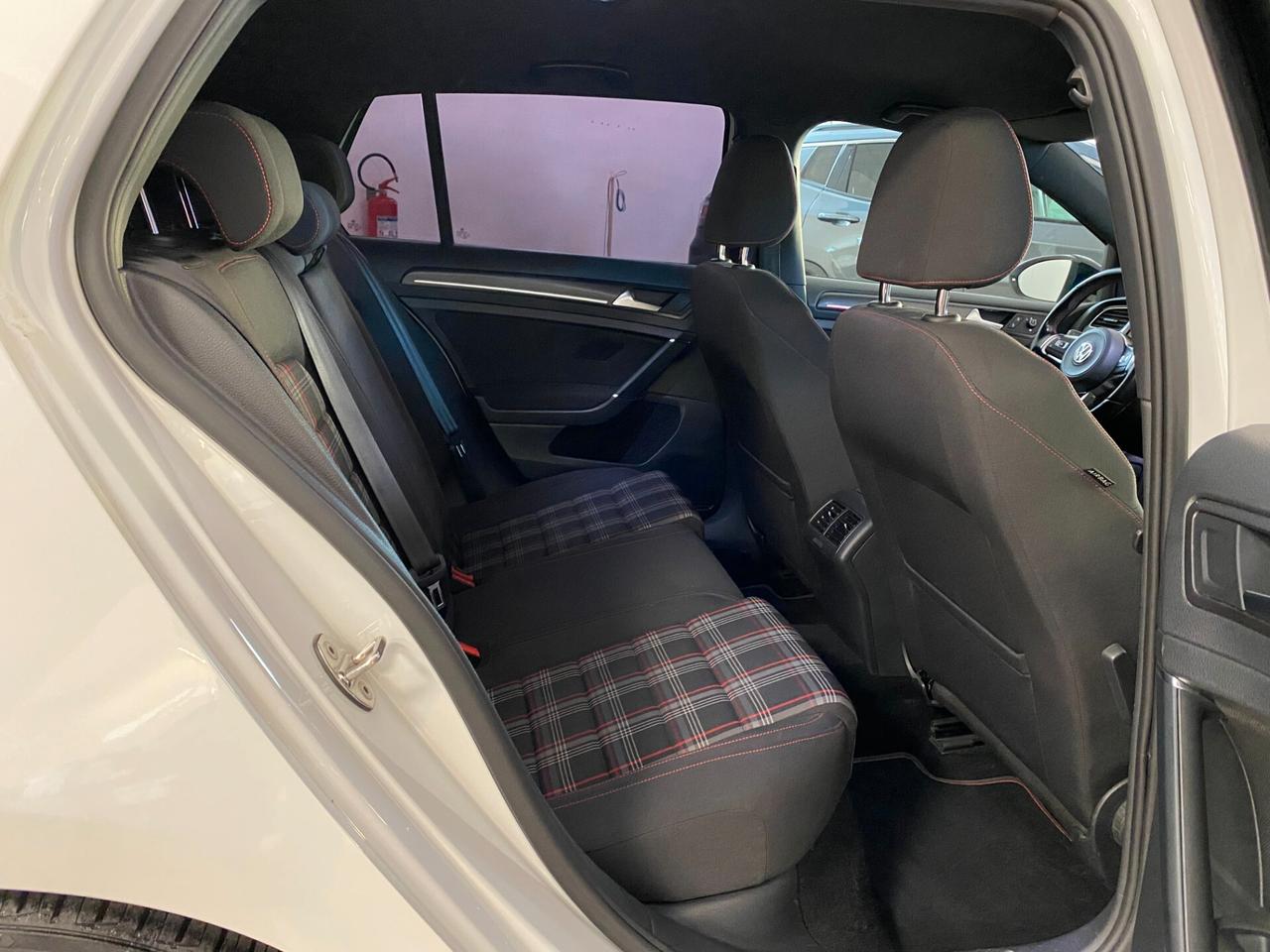 Volkswagen Golf GTI Performance 2.0 TSI 245 CV DSG