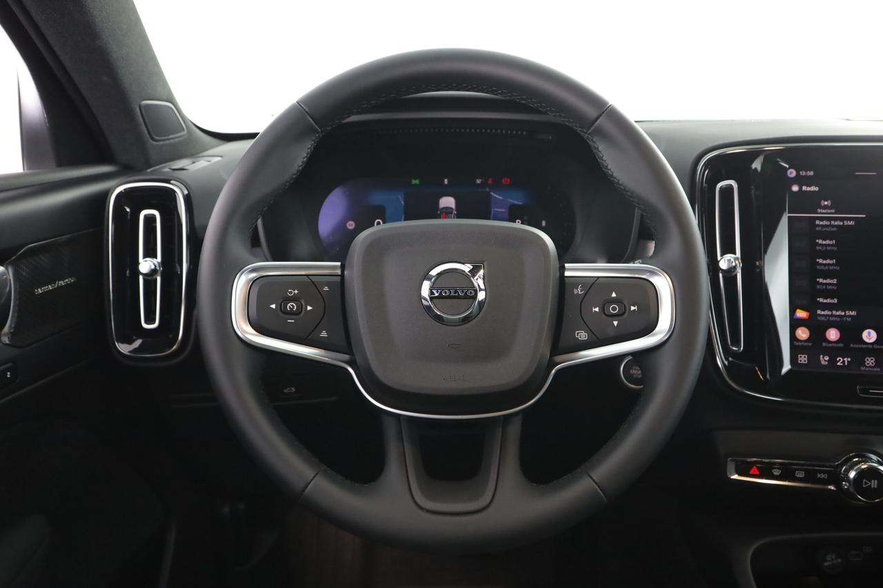 VOLVO XC40 (2017--->) XC40 B3 automatico Plus Dark